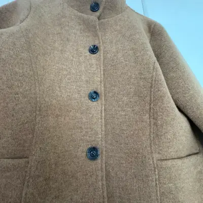 Abrigo de lana camel para mujer - miniatura 4