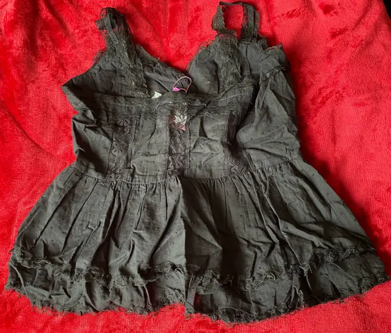 Blusa negra de encaje para mujer - 1