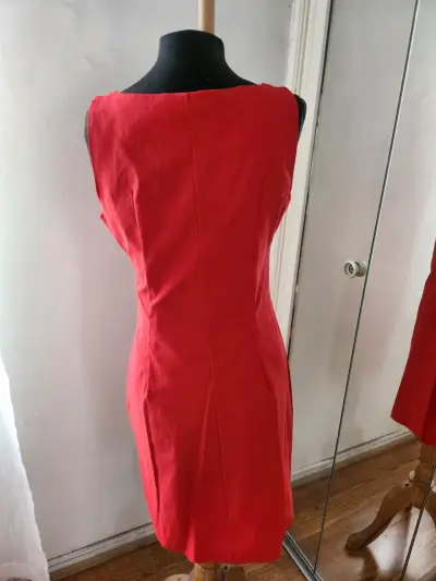 Vestido rojo sin mangas elegante marca Bellísima - miniatura 2
