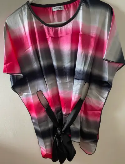 Blusa de seda multicolor con cinturón - miniatura 2