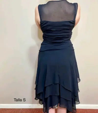Vestido de Fiesta Negro con Detalle Floral - miniatura 3