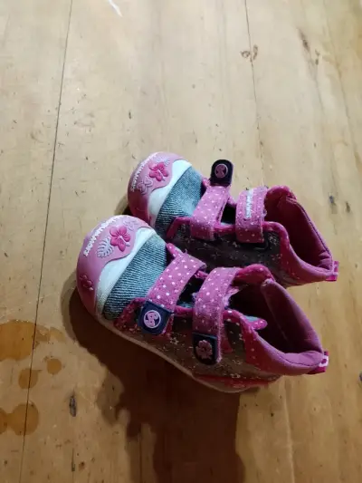 Zapatillas para niña con diseño floral y velcro - miniatura 1