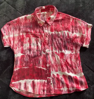 Camisa de mujer tie-dye roja y blanca - miniatura 2