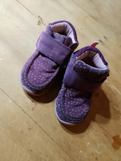 Zapatos de bebé morados Figaro con velcro - miniatura 1