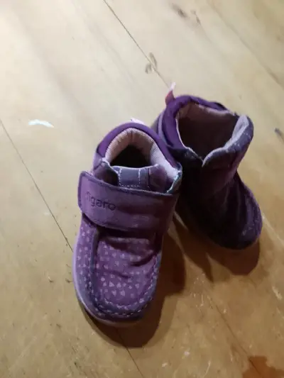 Zapatos de bebé morados Figaro con velcro - miniatura 2