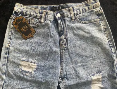 Jeans de mezclilla desgastados M&I para mujer - miniatura 2