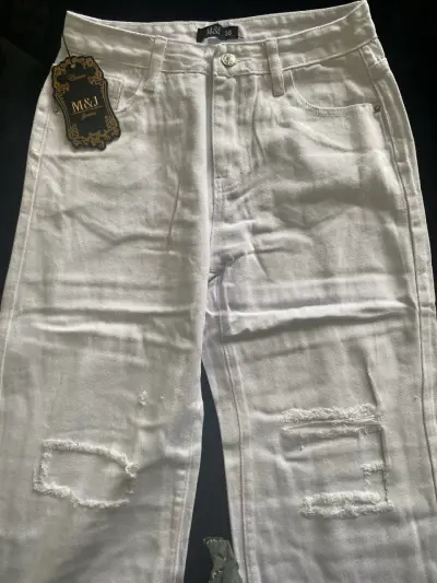 Jeans blancos M&J con diseño rasgado - miniatura 2