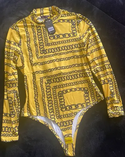 Body amarillo con diseño de cadenas - miniatura 3