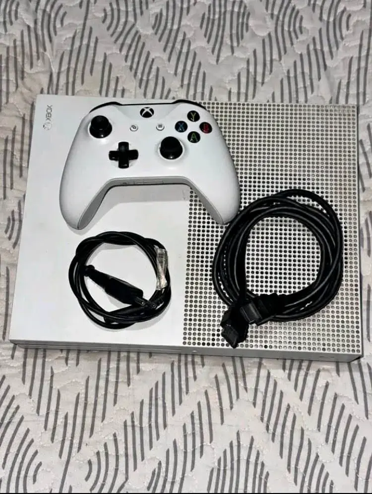 Consola Xbox One S con control y cables - 2