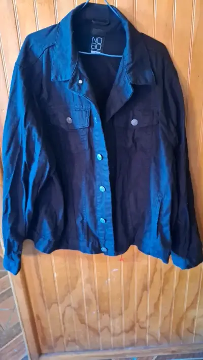 Chaqueta de mezclilla negra para mujer - miniatura 1