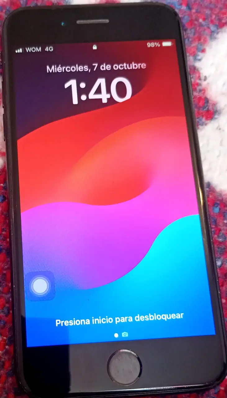 iPhone 8 en buen estado con pantalla Retina - 2