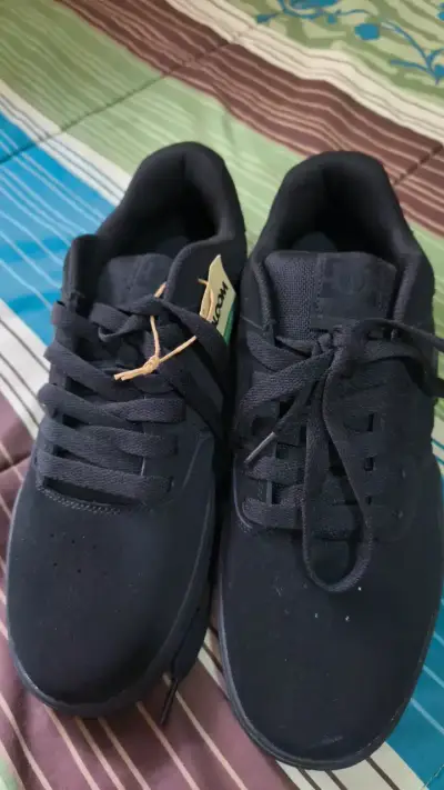 Zapatillas negras DC para hombre Nuevas - miniatura 2
