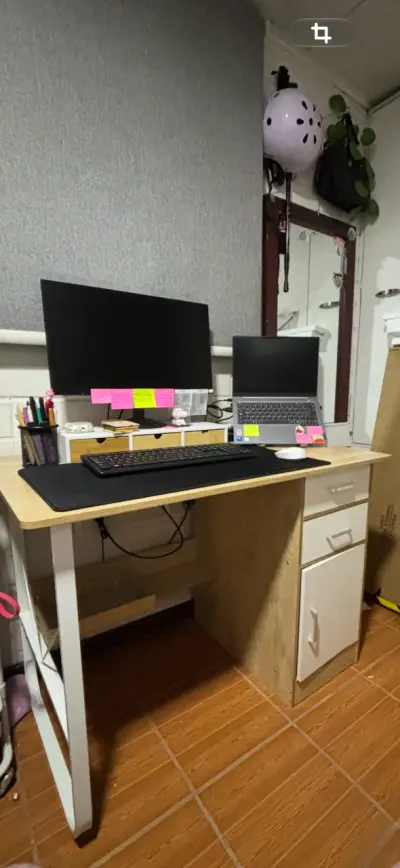 Escritorio de oficina con cajonera y estante - miniatura 2