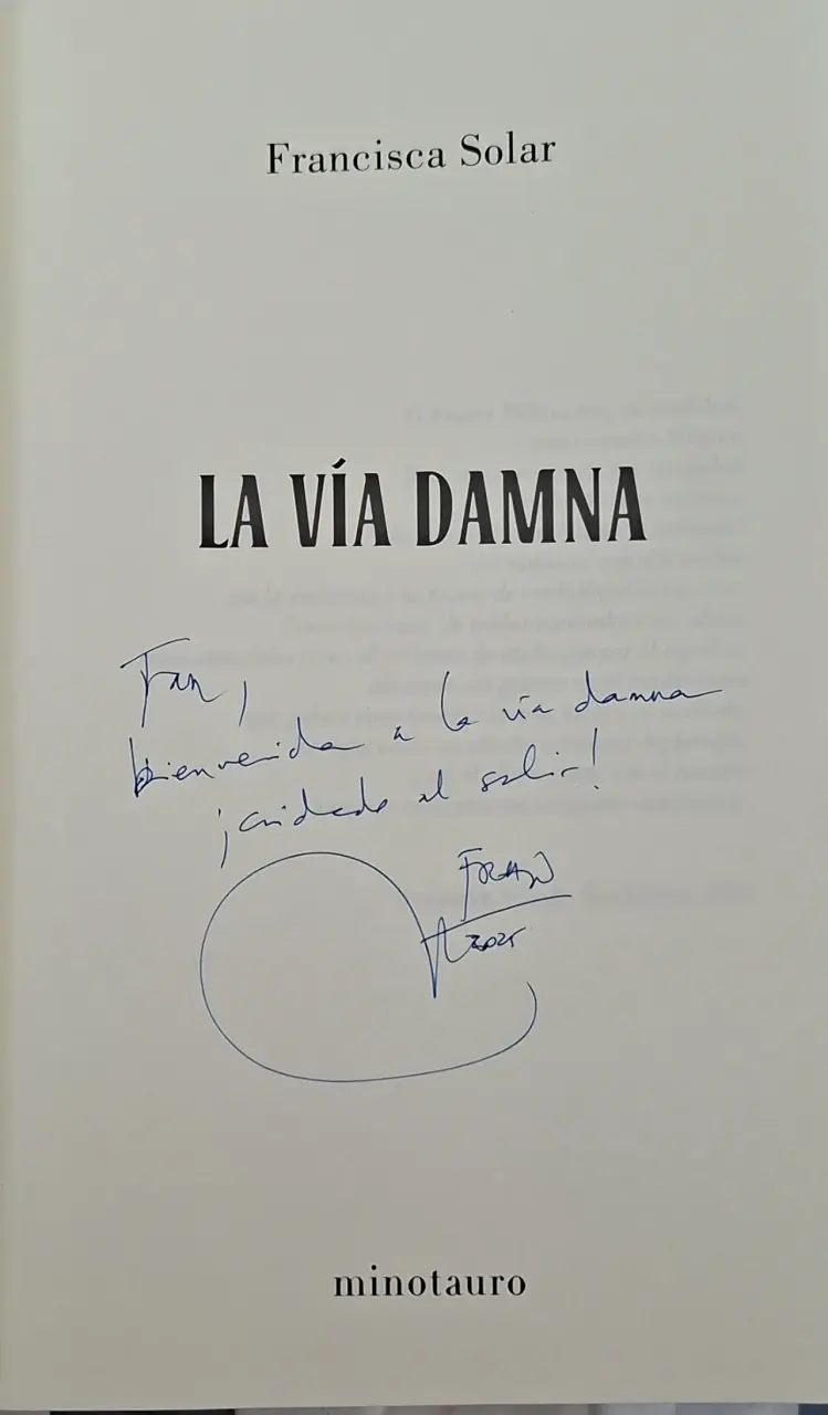 Libro 'La Vía Damna' de Francisca Solar - 3