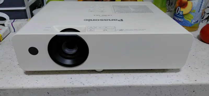 Proyector Panasonic LB305 XGA con control remoto - 3