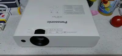 Proyector Panasonic LB305 XGA con control remoto - miniatura 4