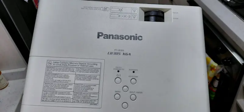 Proyector Panasonic LB305 XGA con control remoto - 5