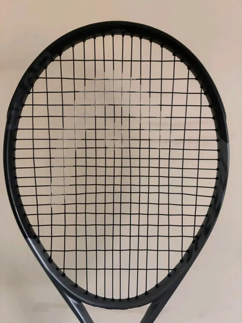 Raqueta de tenis negra en buen estado - 3
