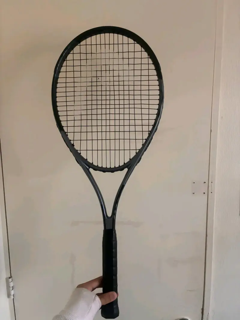 Raqueta de tenis negra en buen estado - 5