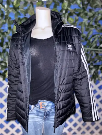 Chaqueta acolchada negra Adidas con capucha - miniatura 2