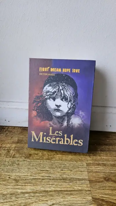 Caja fuerte libro Les Misérables con cerradura - miniatura 2