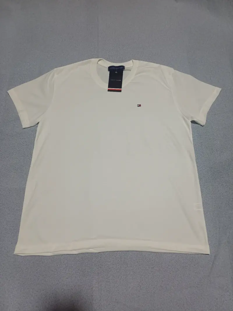 Polera blanca Tommy Hilfiger con logo bordado - 2