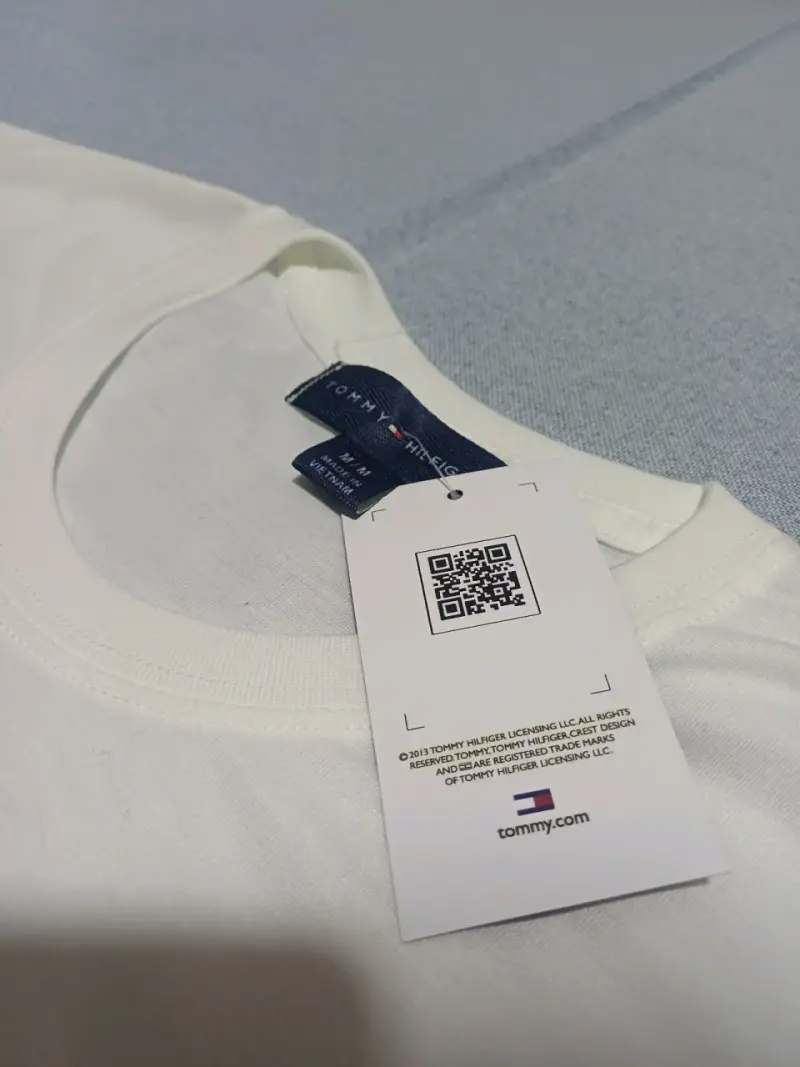 Polera blanca Tommy Hilfiger con logo bordado - 4