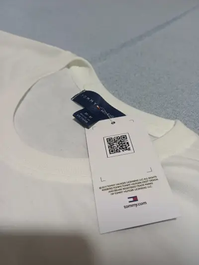 Polera blanca Tommy Hilfiger con logo bordado - miniatura 4
