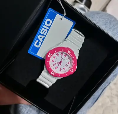 Reloj Casio Análogo Mujer Blanco y Rosa - miniatura 2