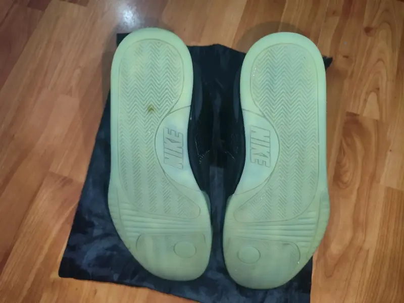 Zapatillas air yeezy negras con suela luminosa - 5