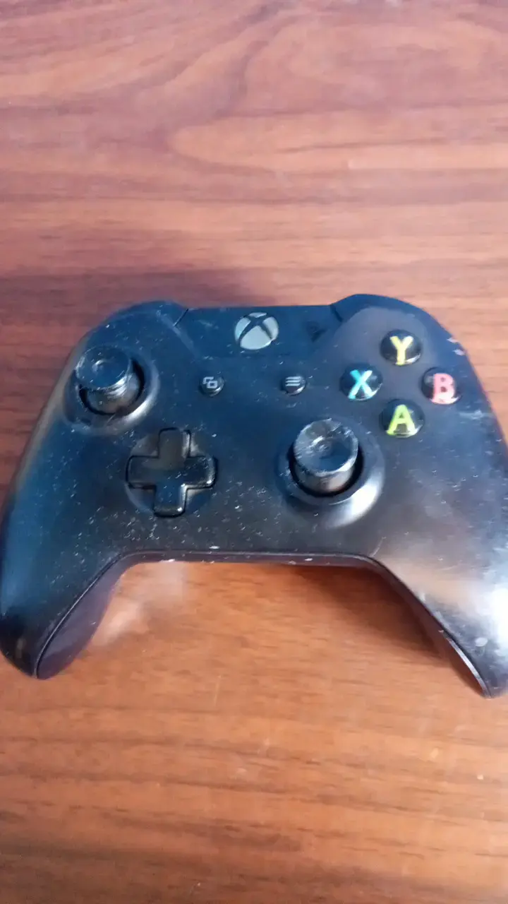 Control inalámbrico Xbox One negro en buen estado