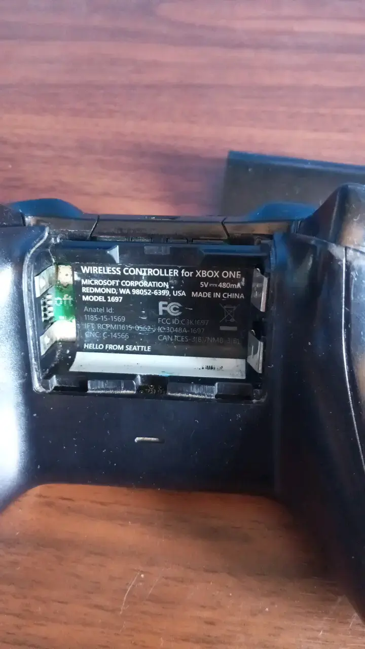 Control inalámbrico Xbox One negro en buen estado - 2