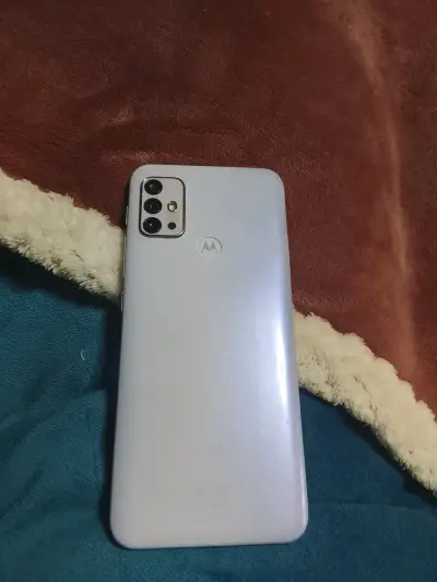 Smartphone Motorola con funda protectora - miniatura 1