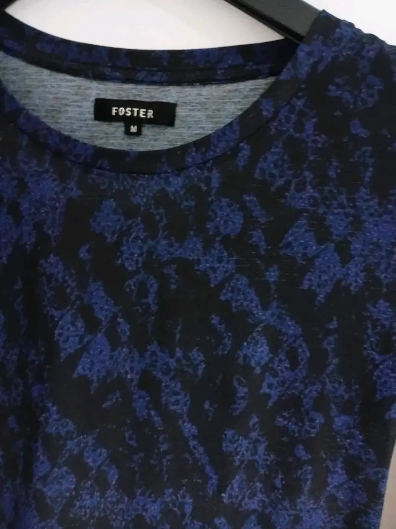Polera manga larga estampada azul Foster - 3