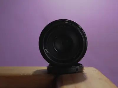 Lente Sony E 1.8 35mm OSS para cámaras - miniatura 1