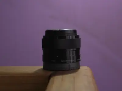 Lente Sony E 1.8 35mm OSS para cámaras - miniatura 2