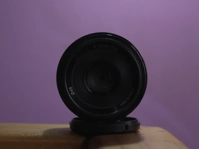 Lente Sony E 1.8 35mm OSS para cámaras - 3