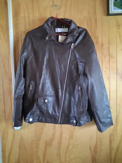 Chaqueta de cuero negra estilo motociclista - miniatura 3