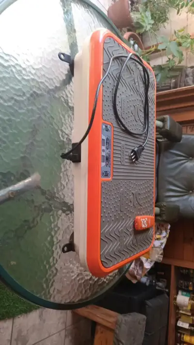 Plataforma vibratoria naranja con control remoto - miniatura 1