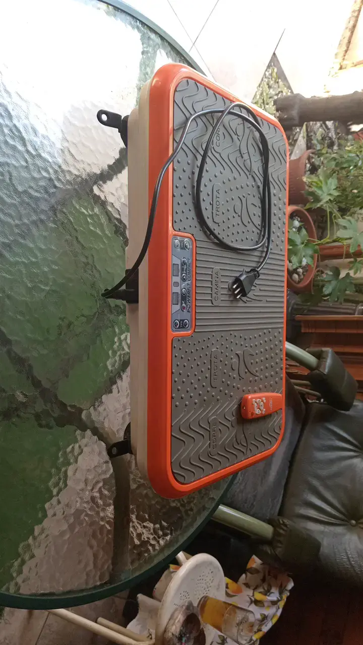 Plataforma vibratoria naranja con control remoto - 2