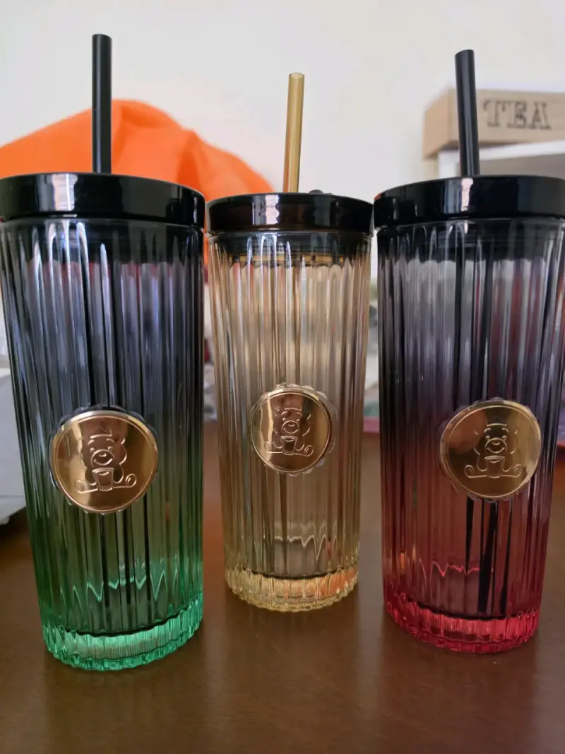 Vasos de vidrio con tapa y bombilla colores varia