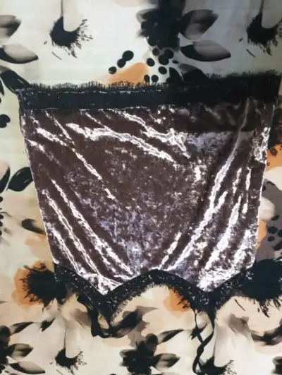 Conjunto de ropa interior de encaje y cuero sintético - miniatura 4