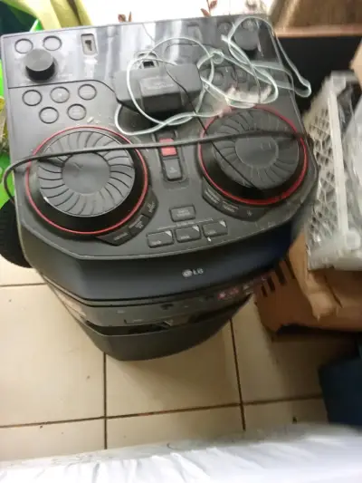 Sistema de sonido LG Onebody Party OK55 500W - miniatura 2