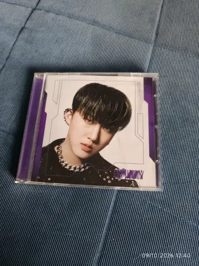 Álbum de música K-pop con CD y fotos - miniatura 1