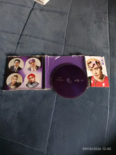 Álbum de música K-pop con CD y fotos - miniatura 2