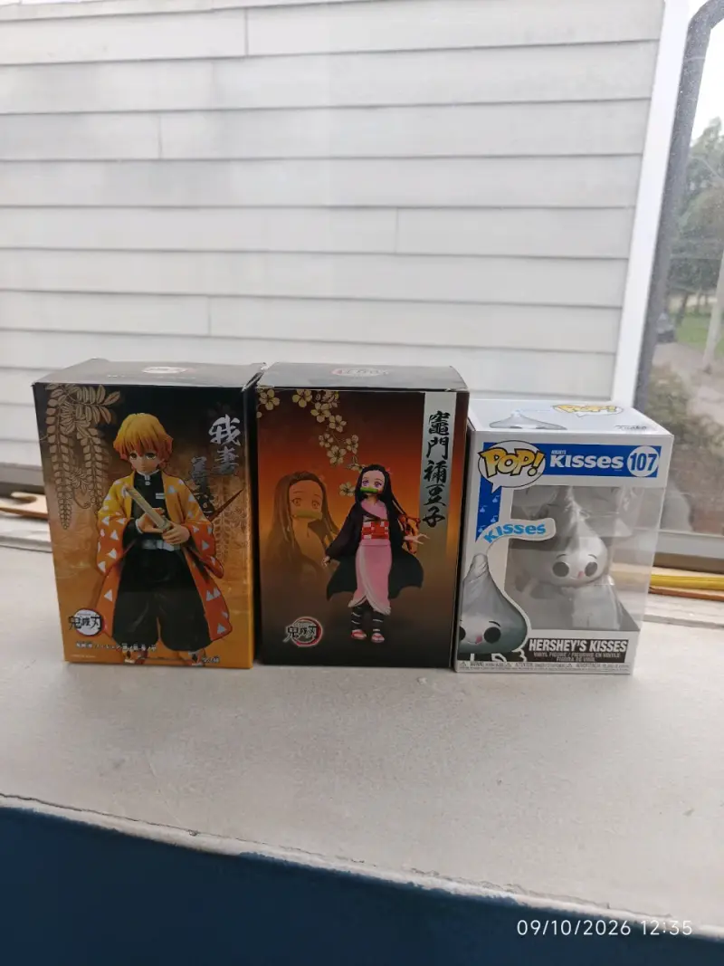 Figuras de colección Demon Slayer y Funko Pop - 2