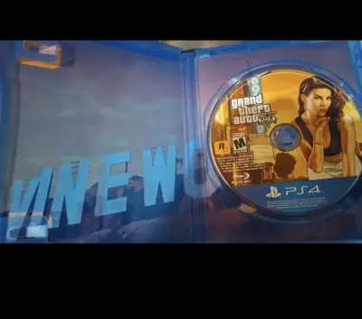 Juego Grand Theft Auto V para PS4 en buen estado - miniatura 1