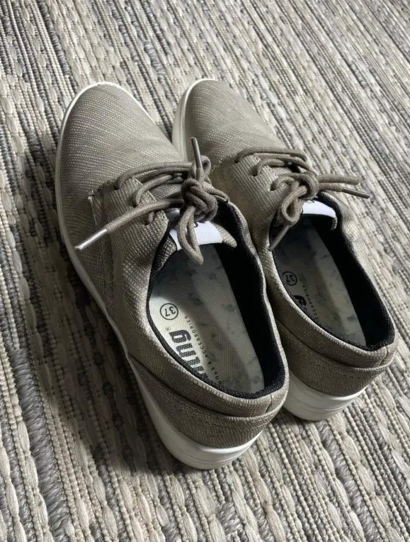 Zapatillas casuales beige Mtng talla 37
