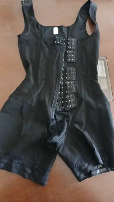 Faja reductora negra con cierre frontal - miniatura 1