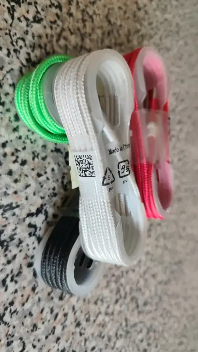Cable USB trenzado rojo para carga - miniatura 3